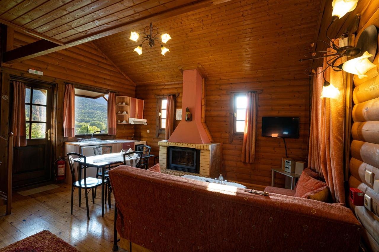 Chalet Likouresi Village Karpenísion Eksteriør billede