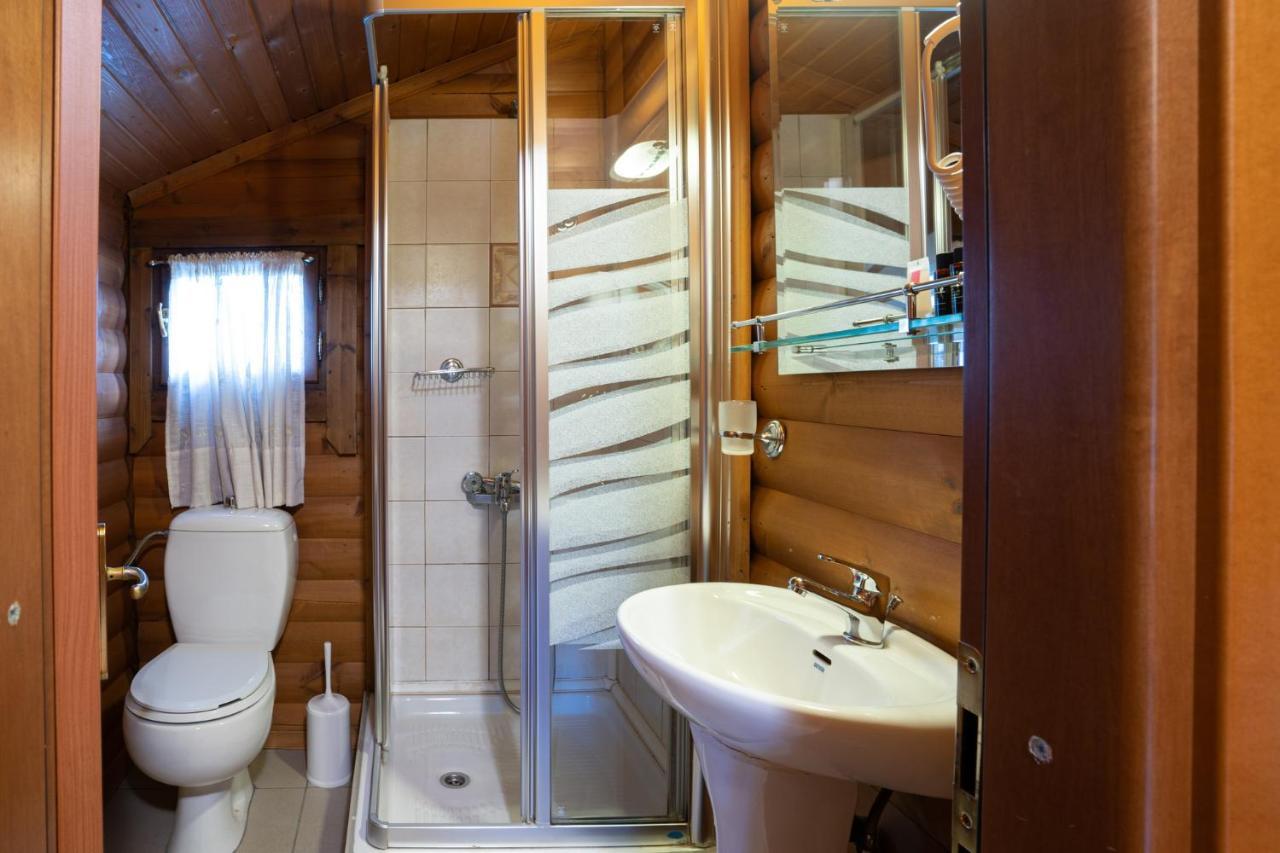 Chalet Likouresi Village Karpenísion Eksteriør billede